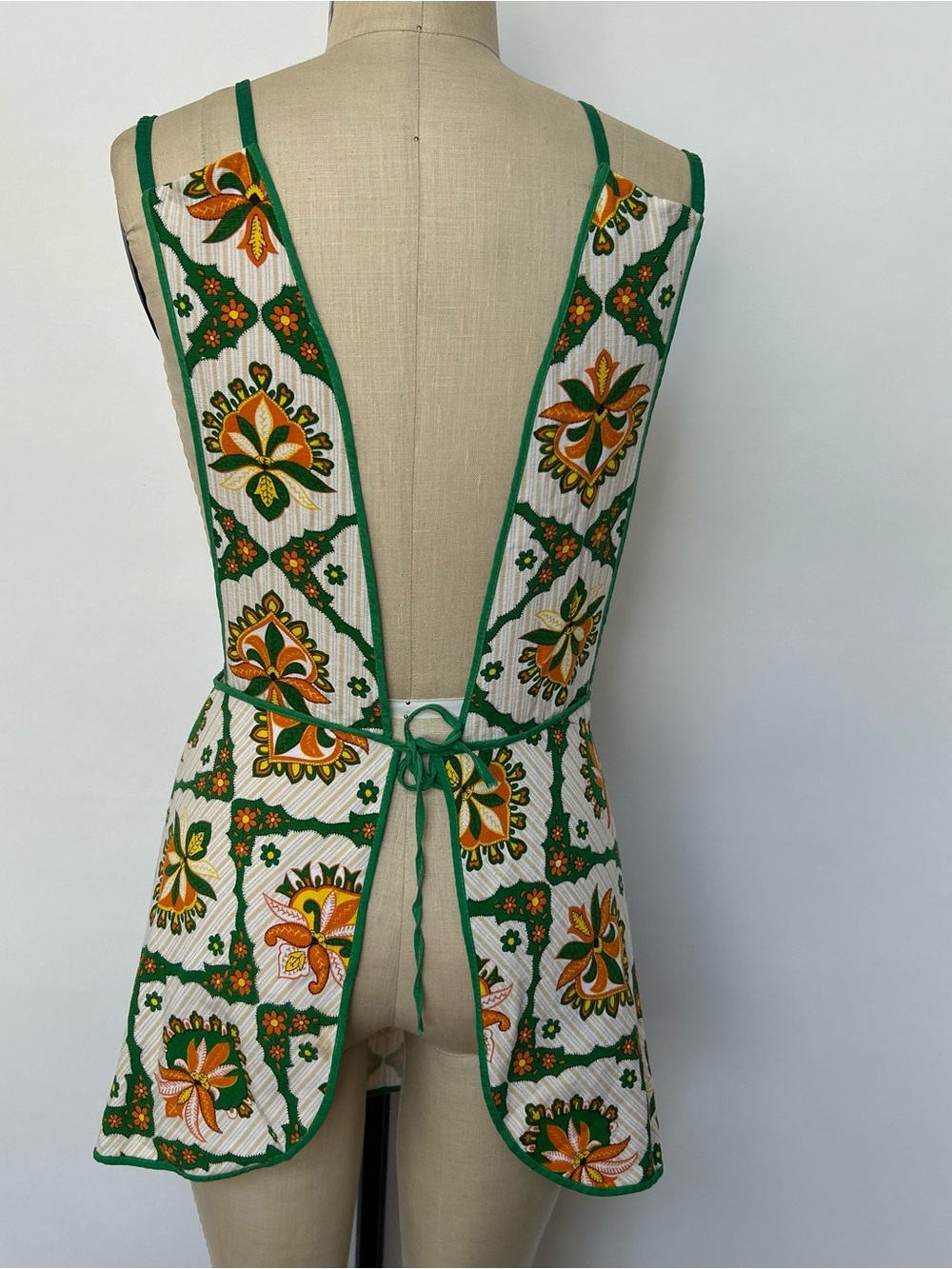 Apron - Picture 3 of 5